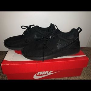 Black Nike Sneakers